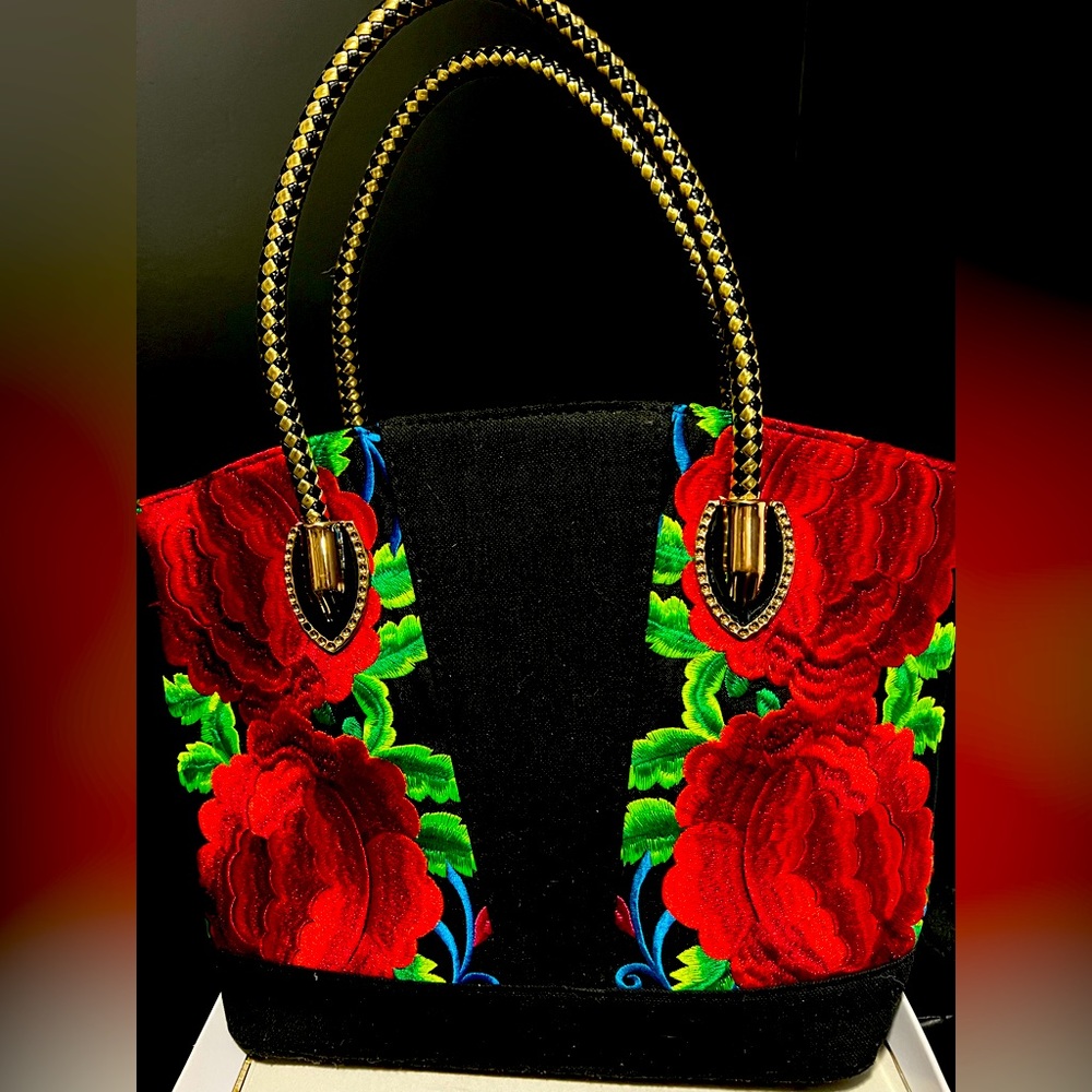 Ladies Red Roses Purse never used